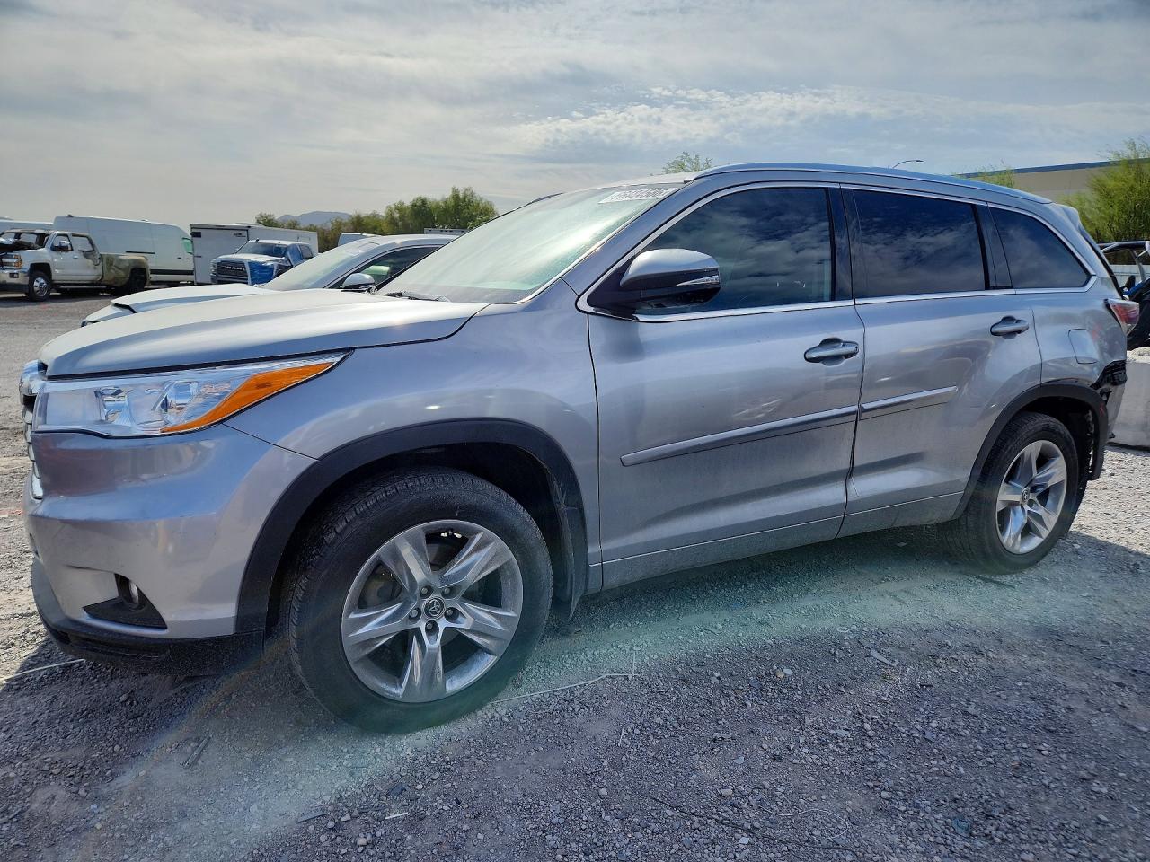 2016 TOYOTA HIGHLANDER