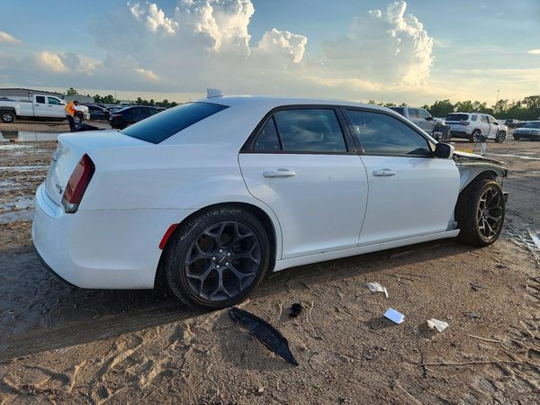 2019 CHRYSLER 300