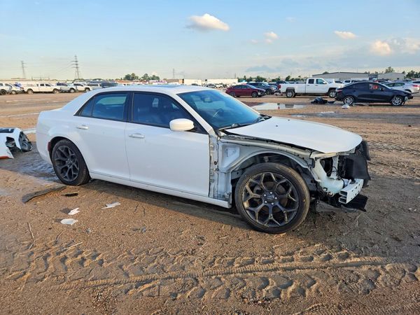 2019 CHRYSLER 300