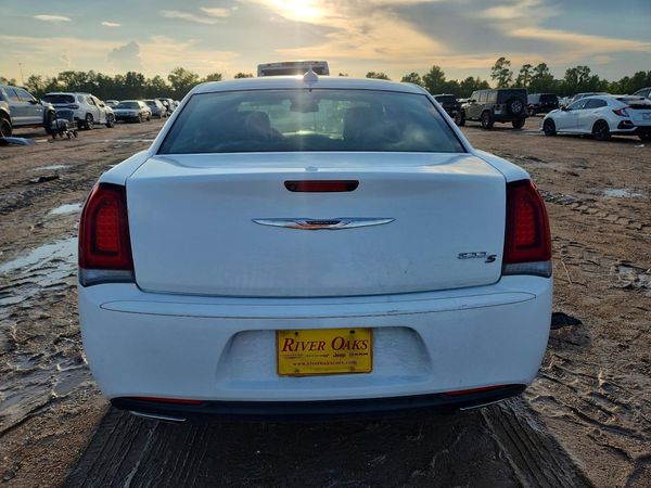 2019 CHRYSLER 300