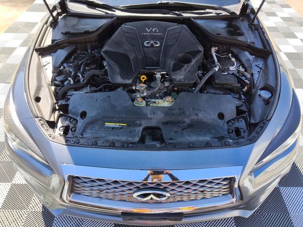 2022 INFINITI Q50 LUXE — Engine bay