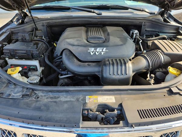 2013 JEEP CHEROKEE Laredo — Engine bay
