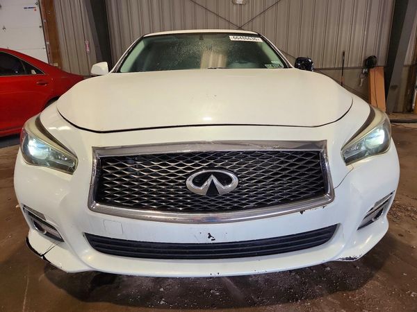 2015 INFINITI Q50
