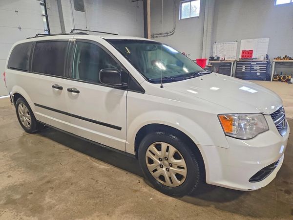 2017 DODGE GRAND CARAVAN SE, SXT, Express — Passenger 3/4