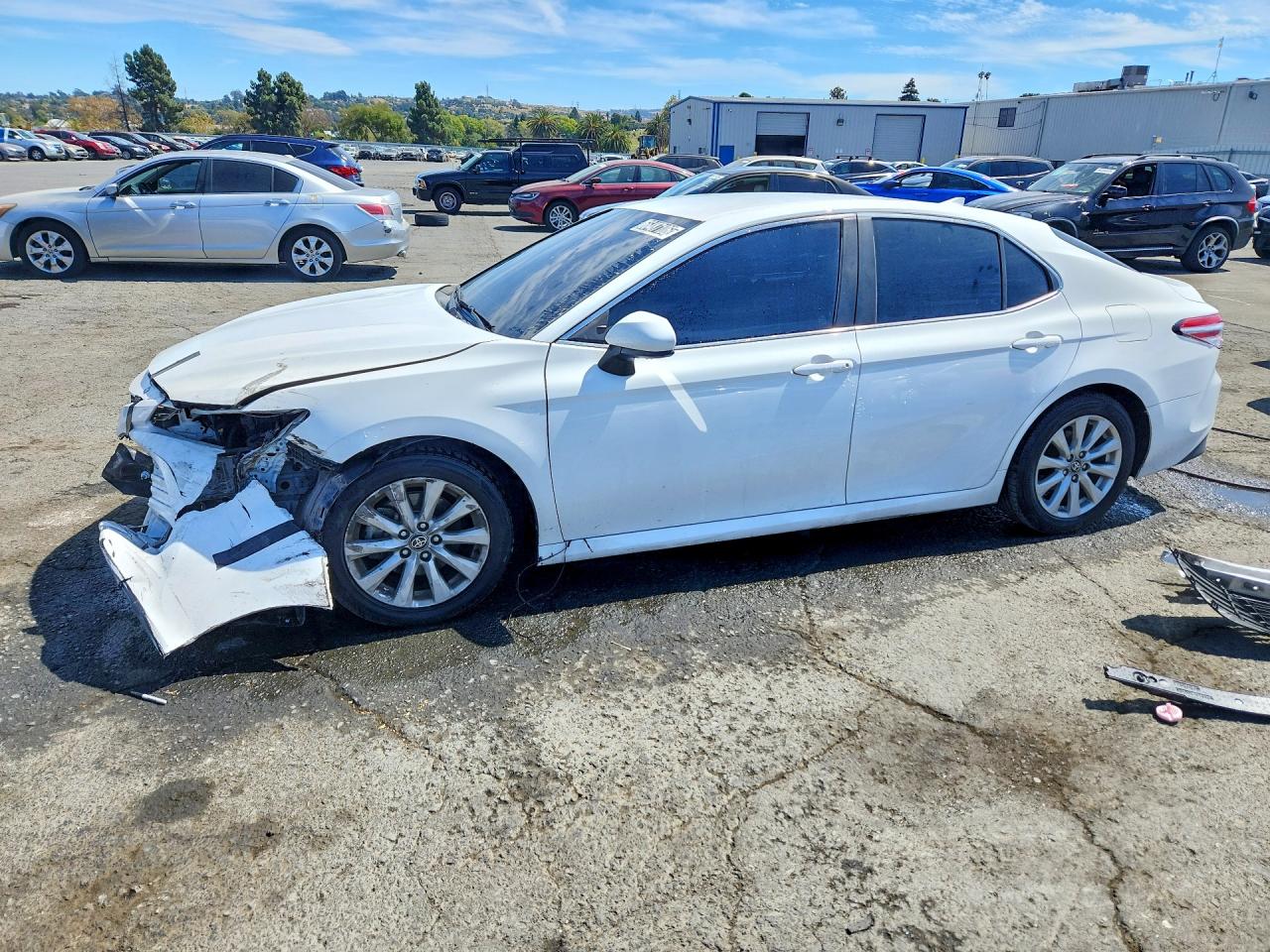 2020 TOYOTA CAMRY LE — Front 3/4