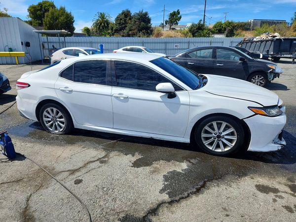 2020 TOYOTA CAMRY LE — Passenger 3/4