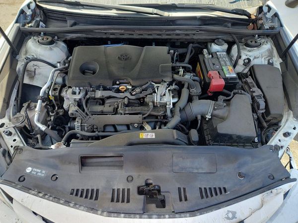 2020 TOYOTA CAMRY LE — Engine bay