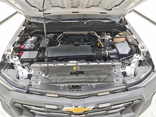2023 CHEVROLET COLORADO Work Truck — Engine bay