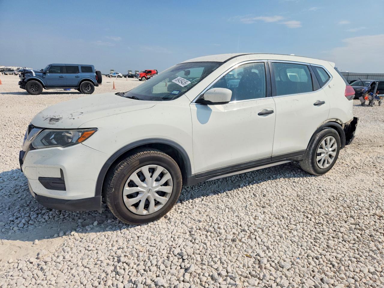 2019 NISSAN ROGUE — Front 3/4