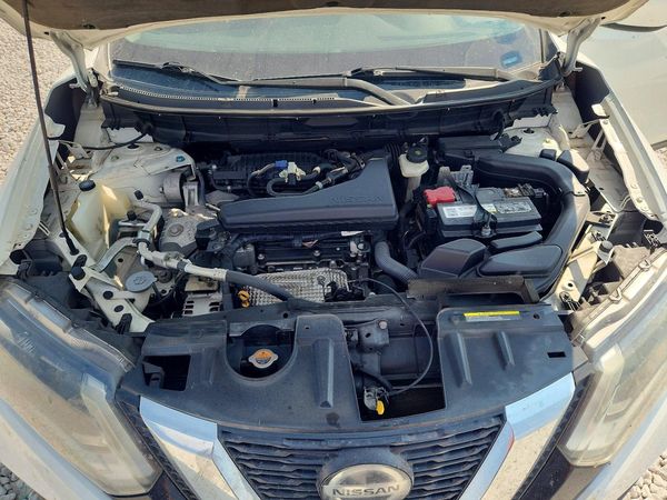 2019 NISSAN ROGUE — Engine bay