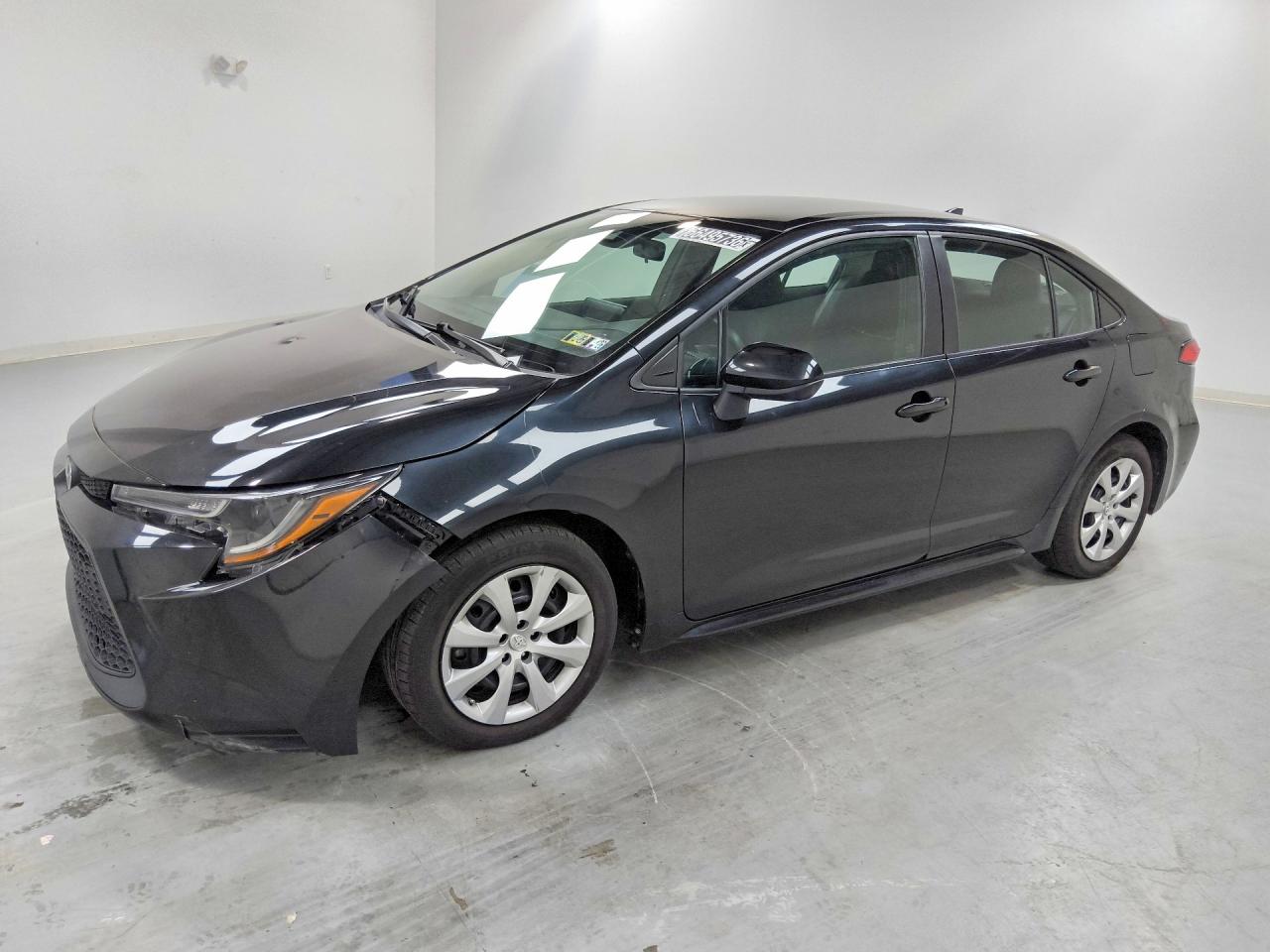2022 TOYOTA COROLLA LE — Front 3/4