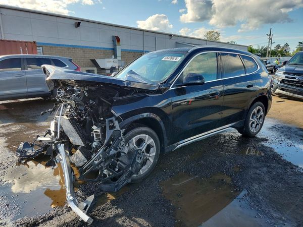 2025 BMW X1 xDrive28i — Front 3/4