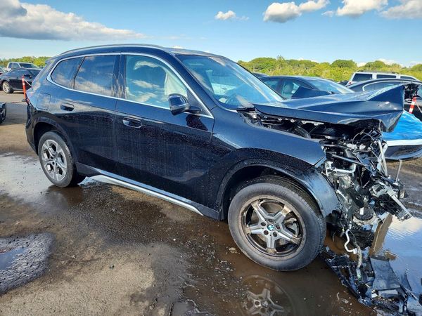 2025 BMW X1 xDrive28i — Passenger 3/4