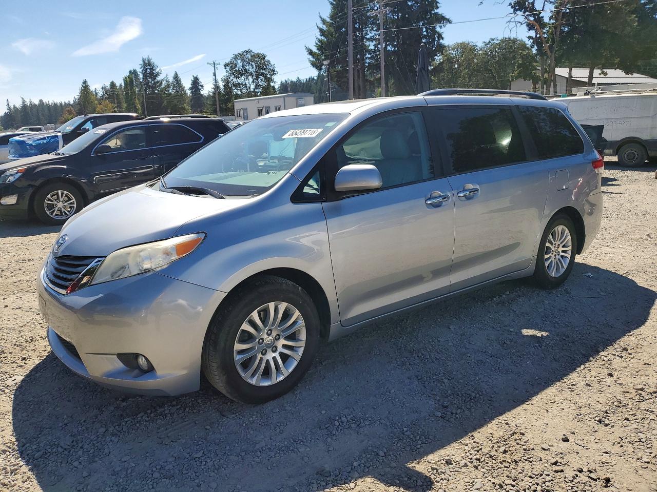 2014 TOYOTA SIENNA