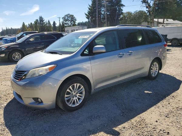2014 TOYOTA SIENNA