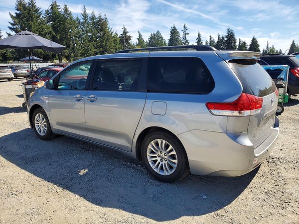 2014 TOYOTA SIENNA