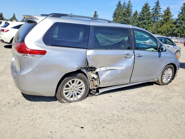 2014 TOYOTA SIENNA