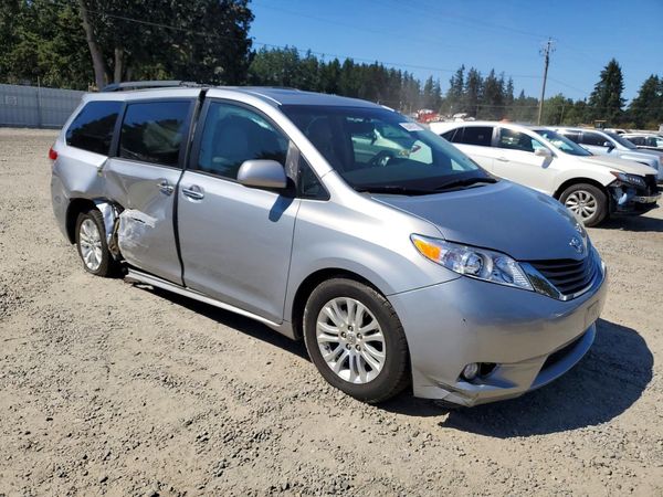 2014 TOYOTA SIENNA