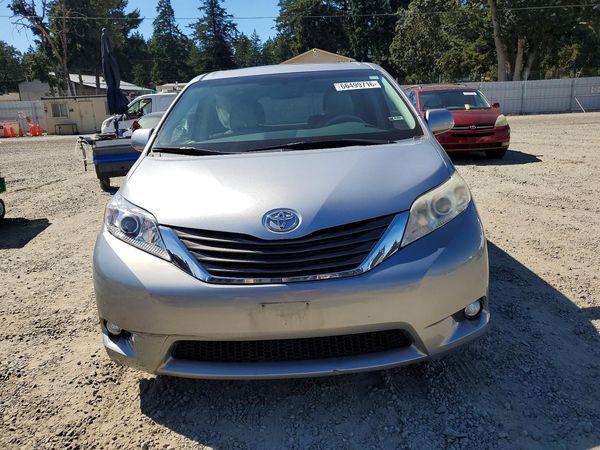 2014 TOYOTA SIENNA