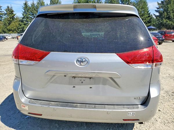 2014 TOYOTA SIENNA