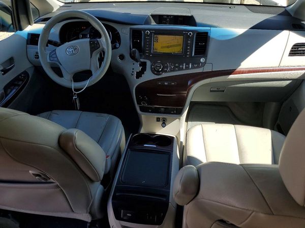 2014 TOYOTA SIENNA