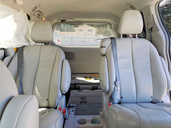 2014 TOYOTA SIENNA