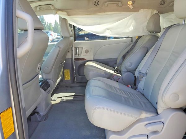 2014 TOYOTA SIENNA