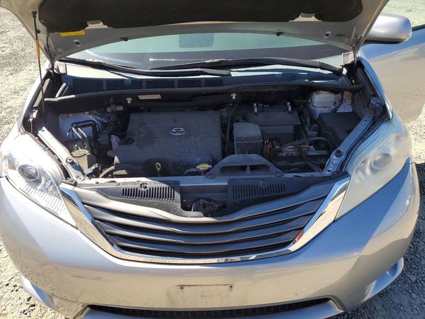 2014 TOYOTA SIENNA