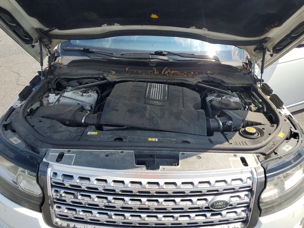2016 LAND ROVER RANGEROVER Supercharged — Engine bay