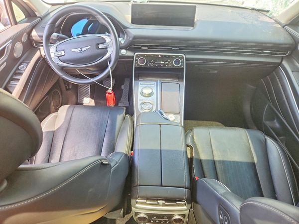 2023 GENESIS GV80