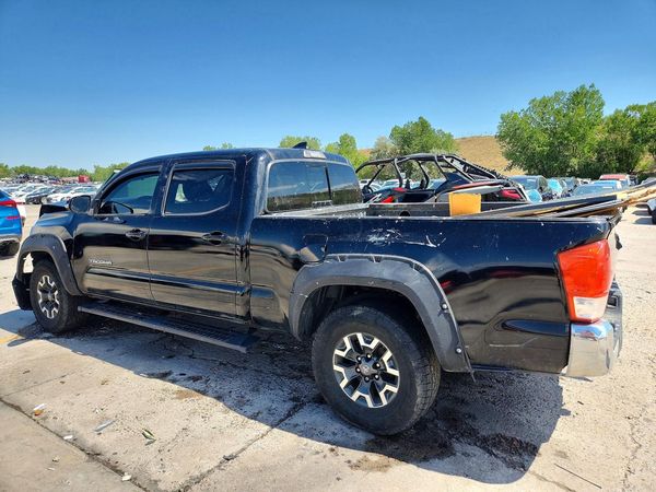 2017 TOYOTA TACOMA