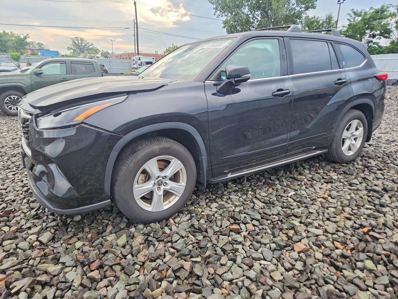 2022 TOYOTA HIGHLANDER L