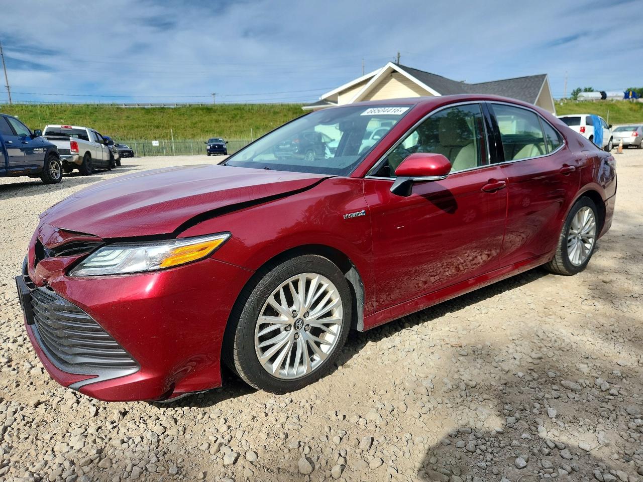 2020 TOYOTA CAMRY XLE