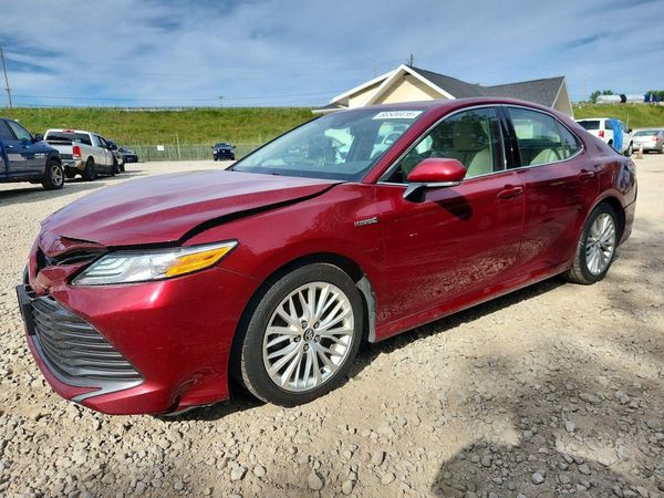 2020 TOYOTA CAMRY XLE