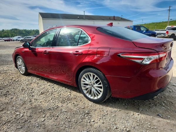 2020 TOYOTA CAMRY XLE