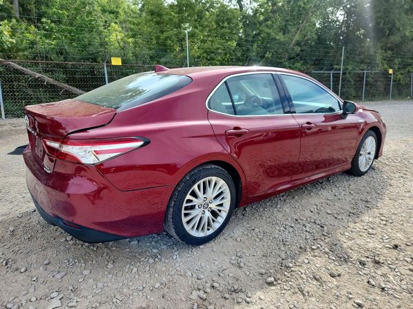 2020 TOYOTA CAMRY XLE