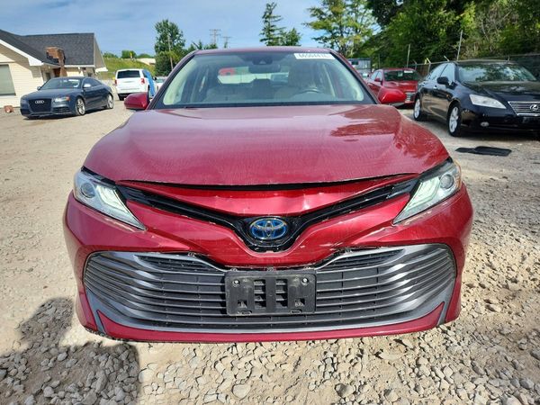 2020 TOYOTA CAMRY XLE