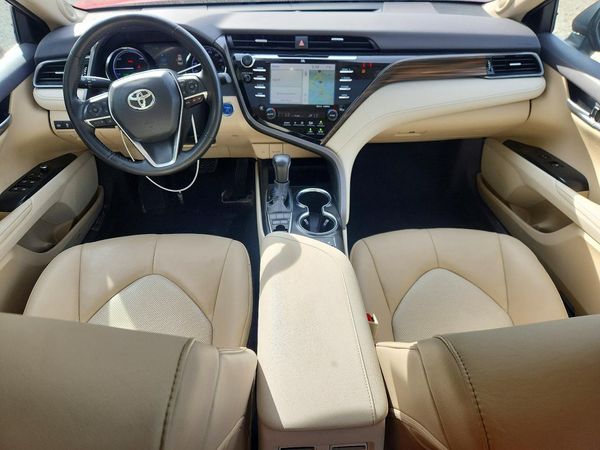 2020 TOYOTA CAMRY XLE