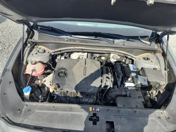 2021 HYUNDAI SANTA FE SEL — Engine bay