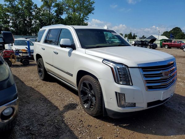 2018 CADILLAC ESCALADE Platinum