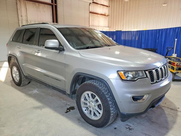 2020 JEEP GRAND CHEROKEE Laredo — Passenger 3/4