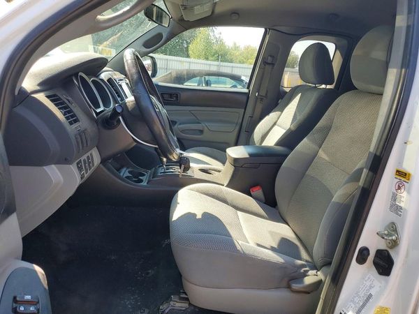 2015 TOYOTA TACOMA Delux Grade