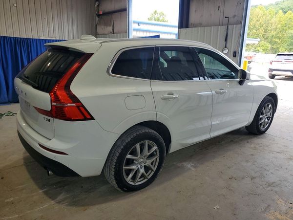 2020 VOLVO XC60 Momentum