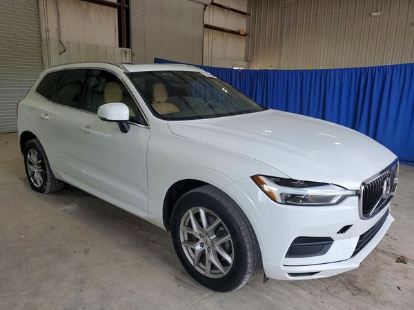 2020 VOLVO XC60 Momentum