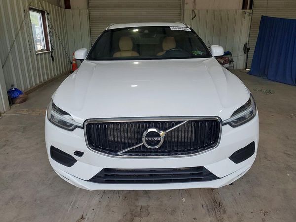 2020 VOLVO XC60 Momentum