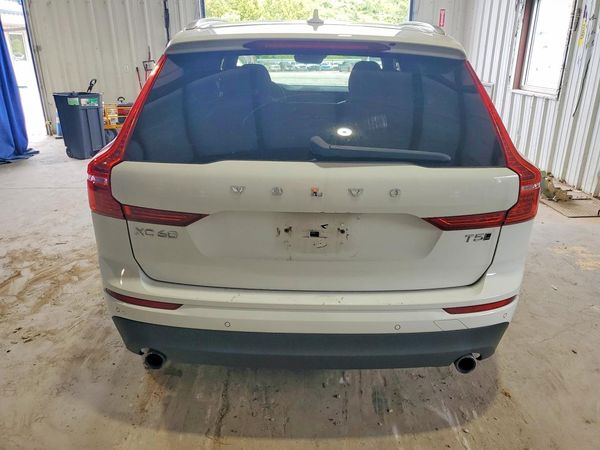2020 VOLVO XC60 Momentum