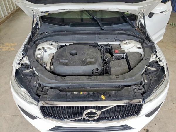 2020 VOLVO XC60 Momentum
