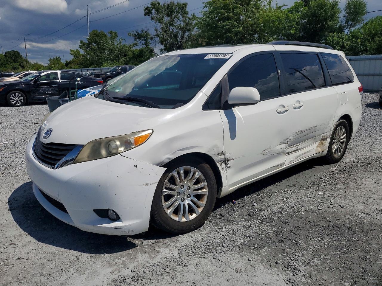 2014 TOYOTA SIENNA