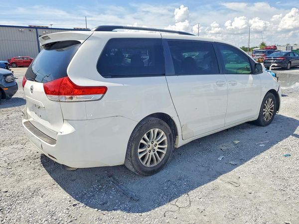 2014 TOYOTA SIENNA