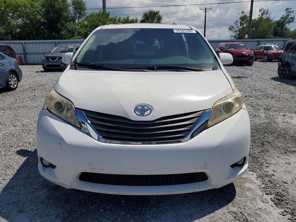 2014 TOYOTA SIENNA